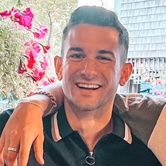 Meet your Posher, Taylor - Picture 1 of 1